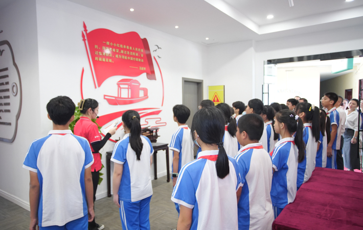 【培總已閱】續(xù)紅色血脈，綻放青春活力 “扣好人生第一粒扣子”活動(dòng)正式啟動(dòng)