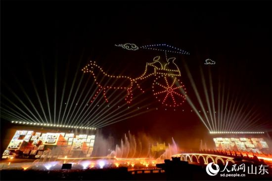 尼山圣境動(dòng)態(tài)光影將觀眾帶入歷史情境。 人民網(wǎng) 喬姝攝