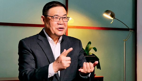 潘家華：“可再生能源，我們‘風(fēng)’‘光’無限”
