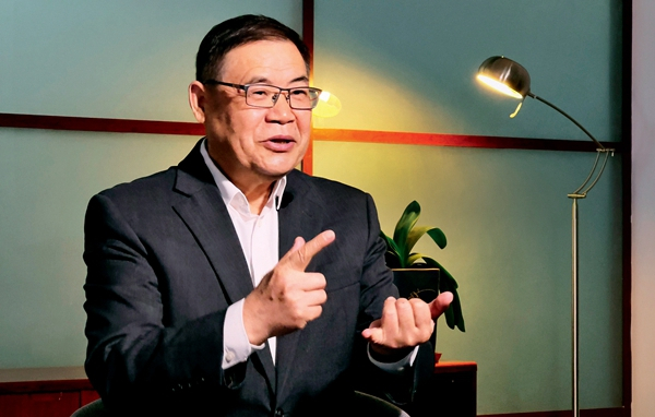 專訪氣候變化專家潘家華：“可再生能源，我們‘風(fēng)’‘光’無限”