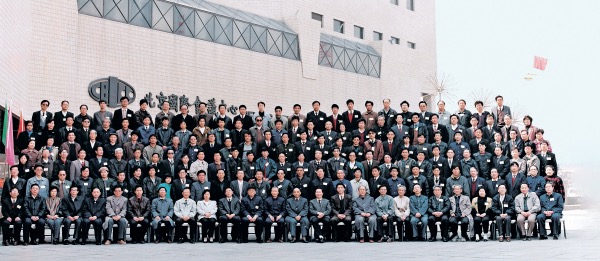 1 1978—2008 改革開放30年 百舸爭(zhēng)流, 奮楫者先