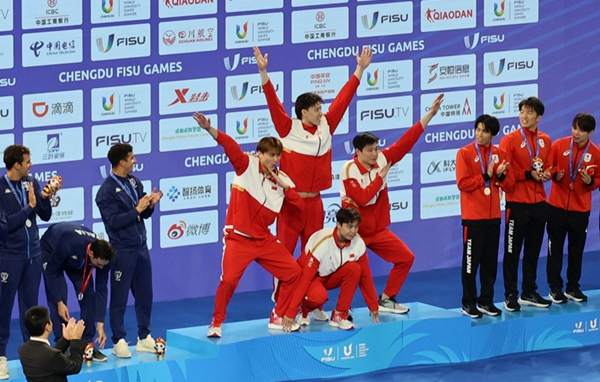 游泳收官！中國隊(duì)男子4x100米混合泳接力破賽會(huì)紀(jì)錄奪冠