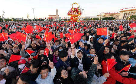 人民日報社論：壯闊的行進 光明的前程