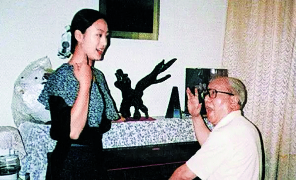 史依弘，一亮嗓就是國色天香